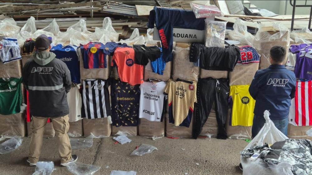 Aduana incautó contrabando de prendas falsificadas valuadas en 850 mil dólares en la frontera con Uruguay