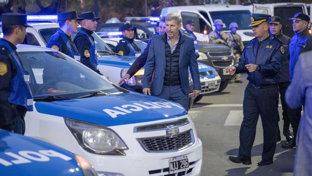 El gobernador Frigerio presentó nuevos vehículos y equipamiento para reforzar la seguridad en la provincia