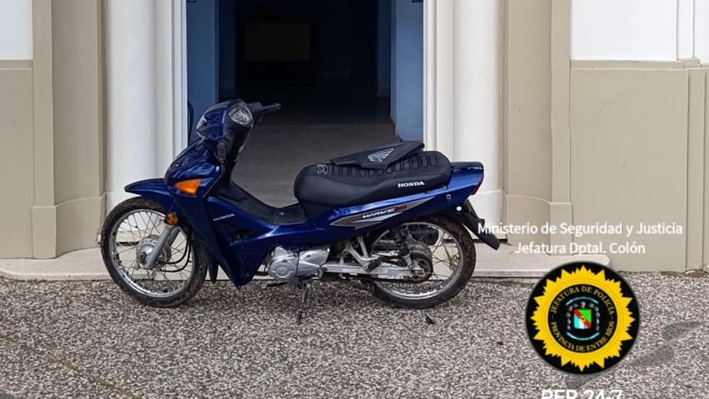 Recuperan motocicleta robada en Villa Elisa tras operativo policial