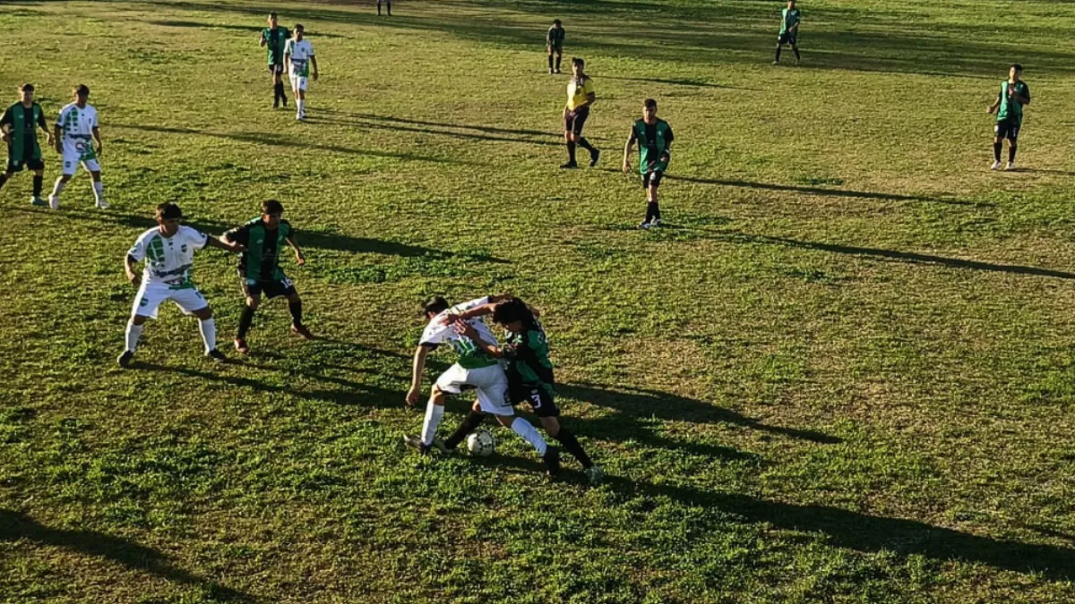Ferro y Progreso igualaron en un entretenido clásico