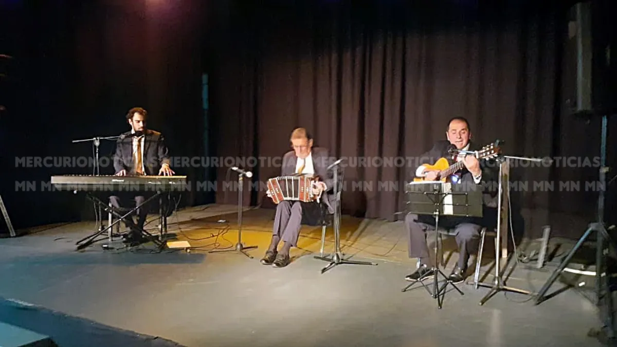 Se presentó el “Trío Azul”: una velada de folklore y tango
