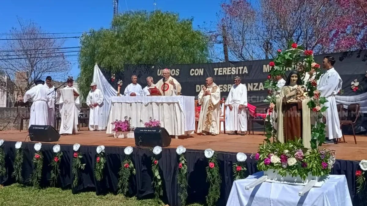 Manifestación de fe por Santa Teresita, patrona de San Salvador