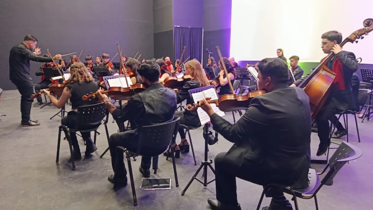 La Orquesta municipal San Salvador deslumbró en Federación con “Tango Sinfónico”