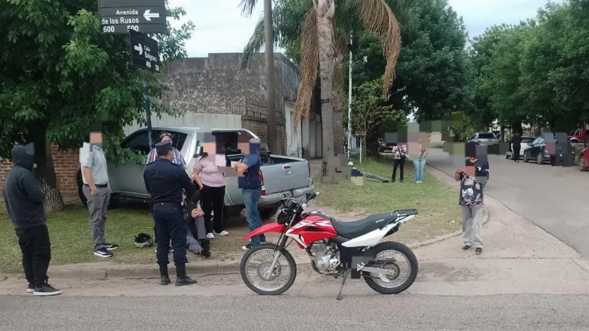Chocaron dos motos: tres heridos leves y ambos vehículos retenidos