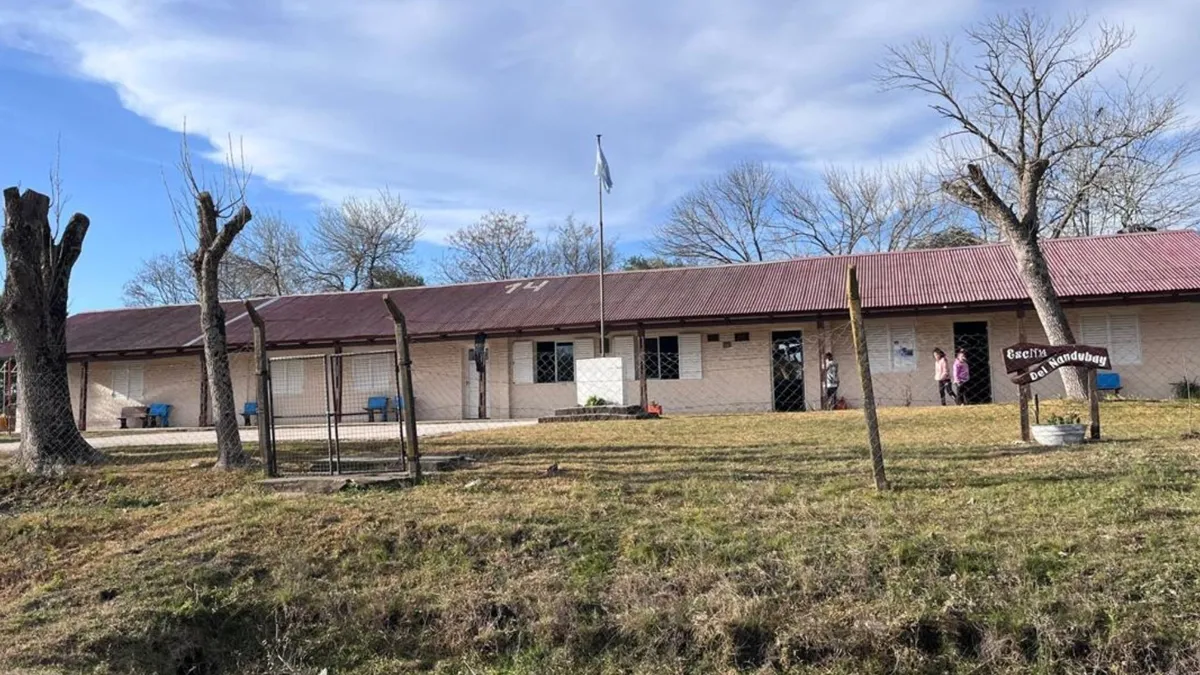 Finalizan obras de mejoras en una escuela rural de colonia Oficial 5