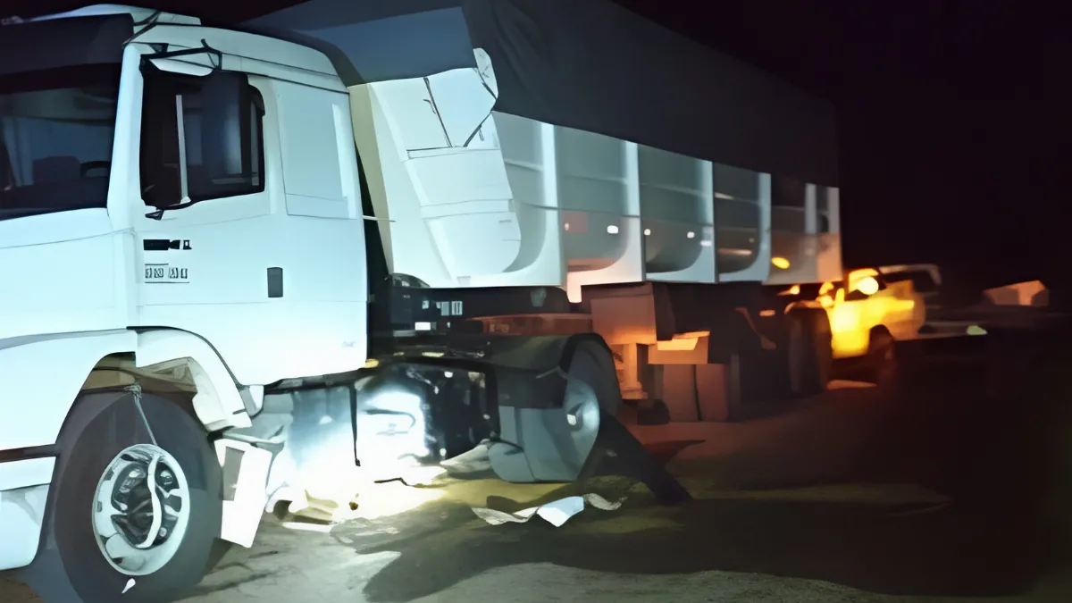 Circulaba borracho con dos niños a bordo y chocó con un camión