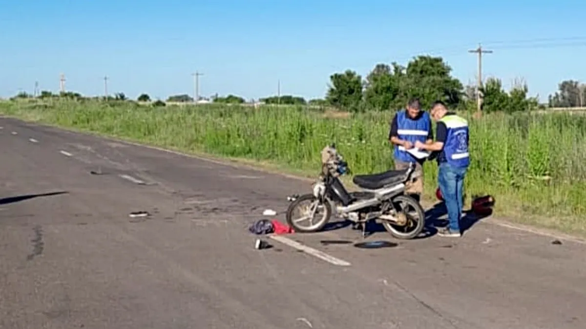 Cuatro en una moto en una autovía no habilitada, despistó: beba de 9 meses con lesiones graves