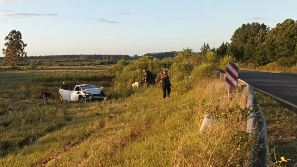 Un auto despistó en la ruta 14 y cuatro personas debieron ser hospitalizadas