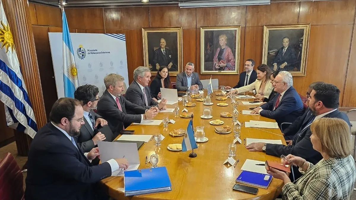 Frigerio impulsa el diálogo con Uruguay para relocalizar la planta de hidrógeno verde en Paysandú