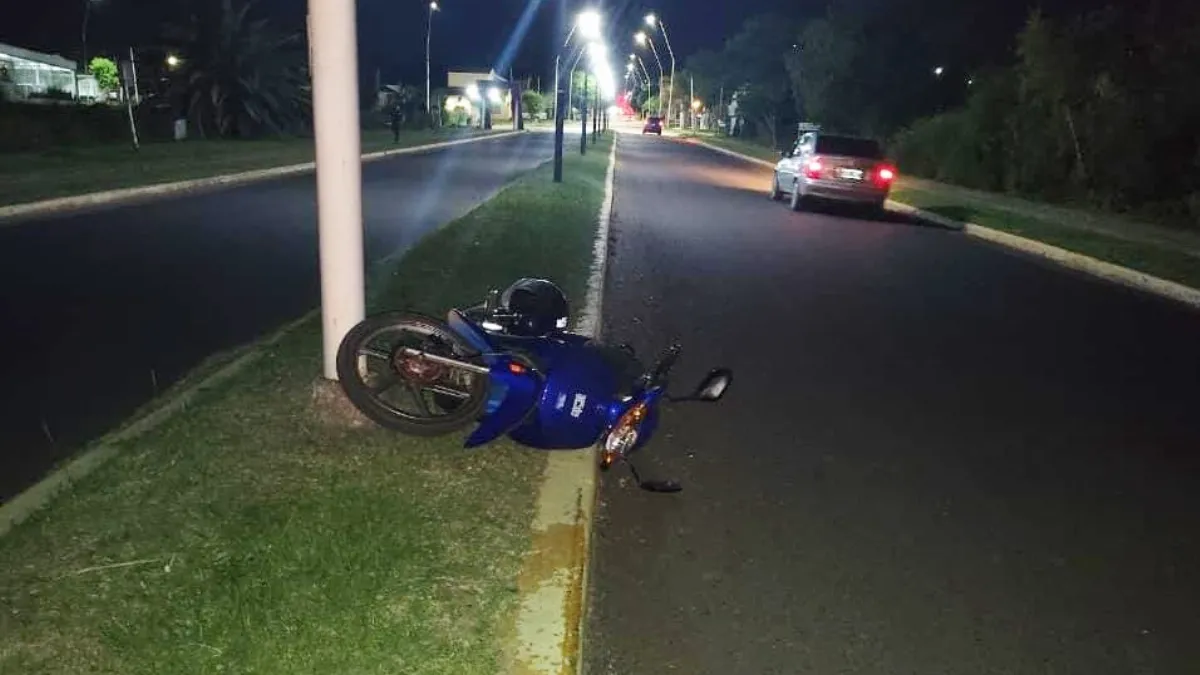 Un motociclista despistó y resultó con lesiones graves