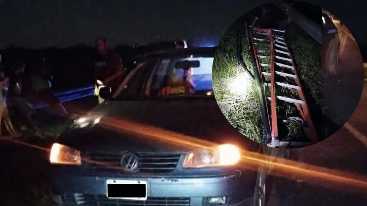 Un auto embistió una escalera tirada en el medio de la ruta 127