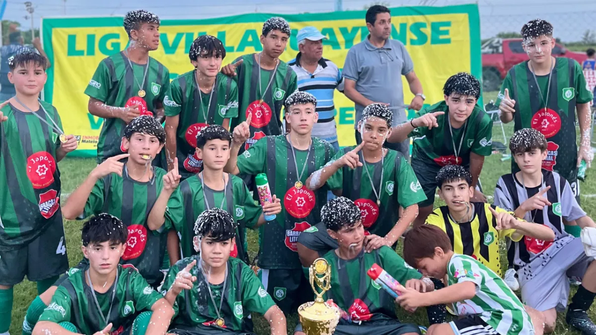 La categoría 2012 de Ferro recibió el trofeo por el bicampeonato en la Liga Villaguayense La categoría 2012 de Ferro recibió el trofeo por el bicampeonato en la Liga Villaguayense