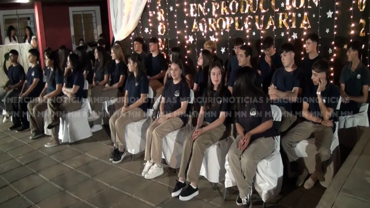 Acto de colación en la Escuela Agrotécnica 155 "José Hernández" de colonia La Perla