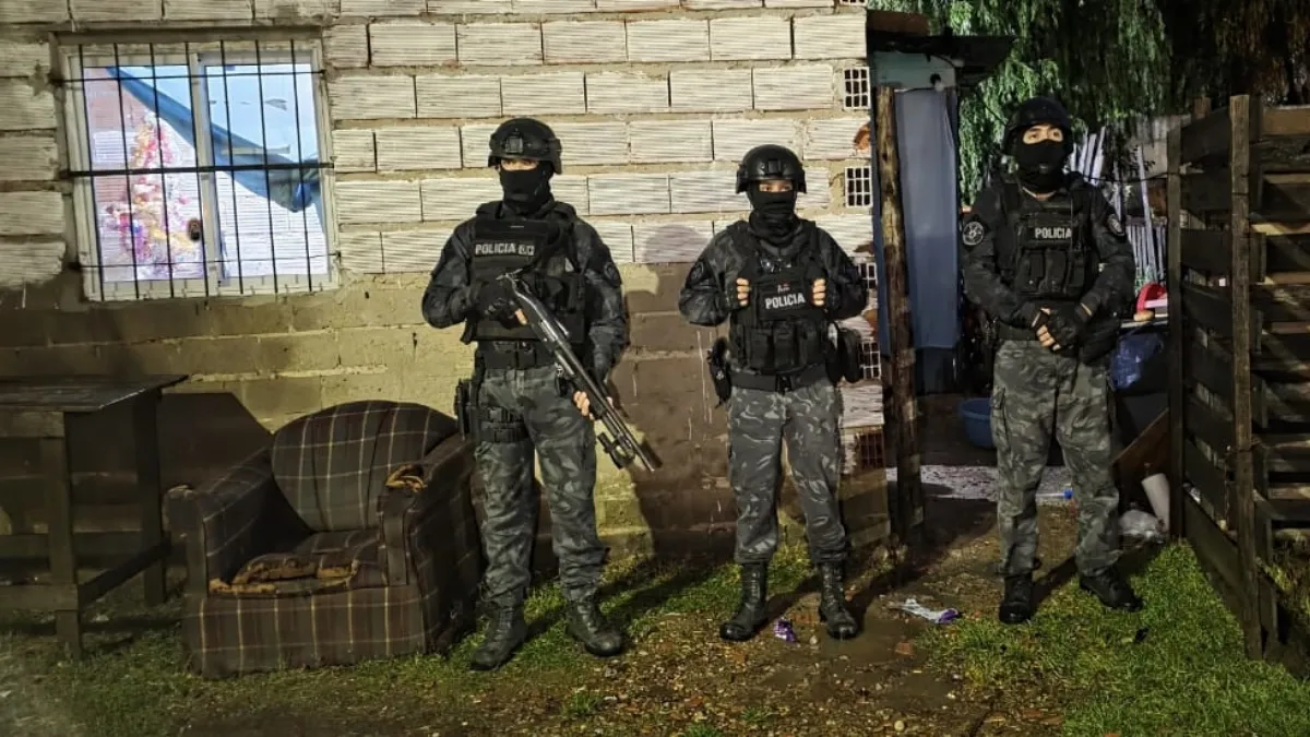 Operativos en barrio Nebel: secuestro de drogas, arma de fuego y dos detenidos