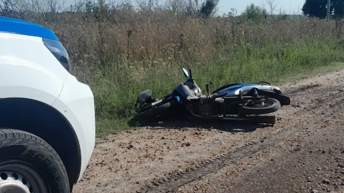 Una mujer despistó con su moto en el camino que una Yeruá con General Campos