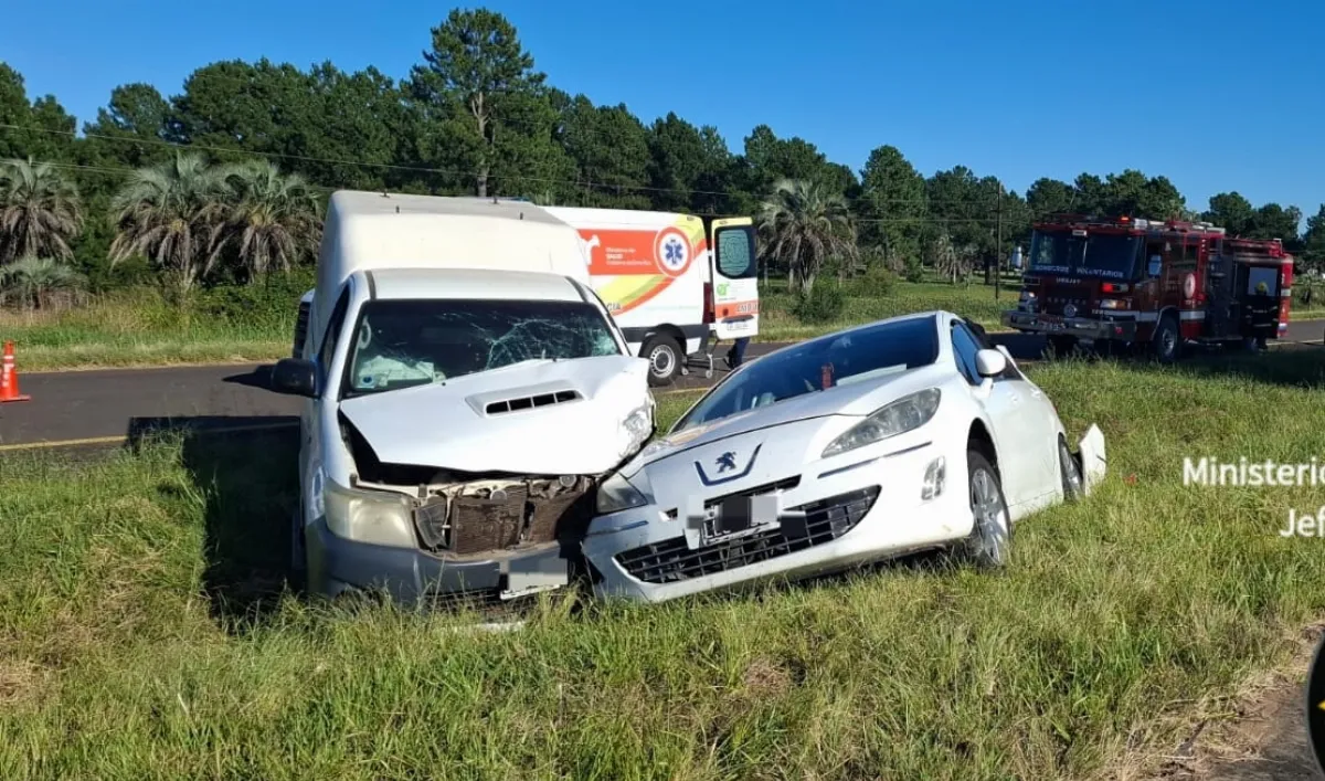Una mujer y un bebé fueron hospitalizados tras un choque en la ruta 14