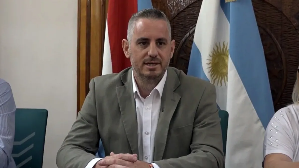 Superado el drama familiar, ahora Walser enfrentaría un escándalo institucional por su viaje a Brasil