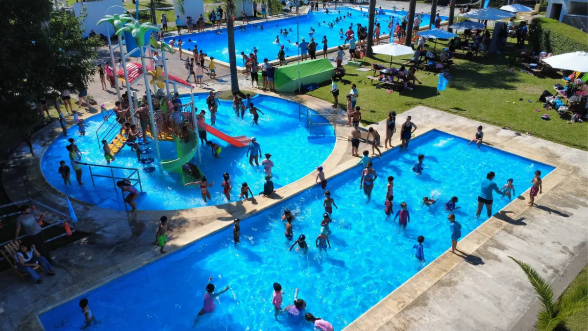 Encuentro de colonias en el Natatorio Municipal Encuentro de colonias en el Natatorio Municipal