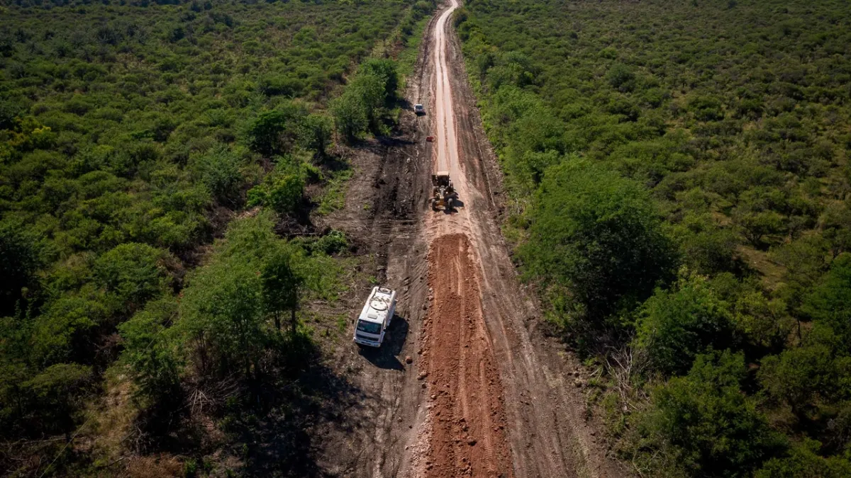 Vialidad trabaja en la conservación de caminos en la zona de Zenón Roca