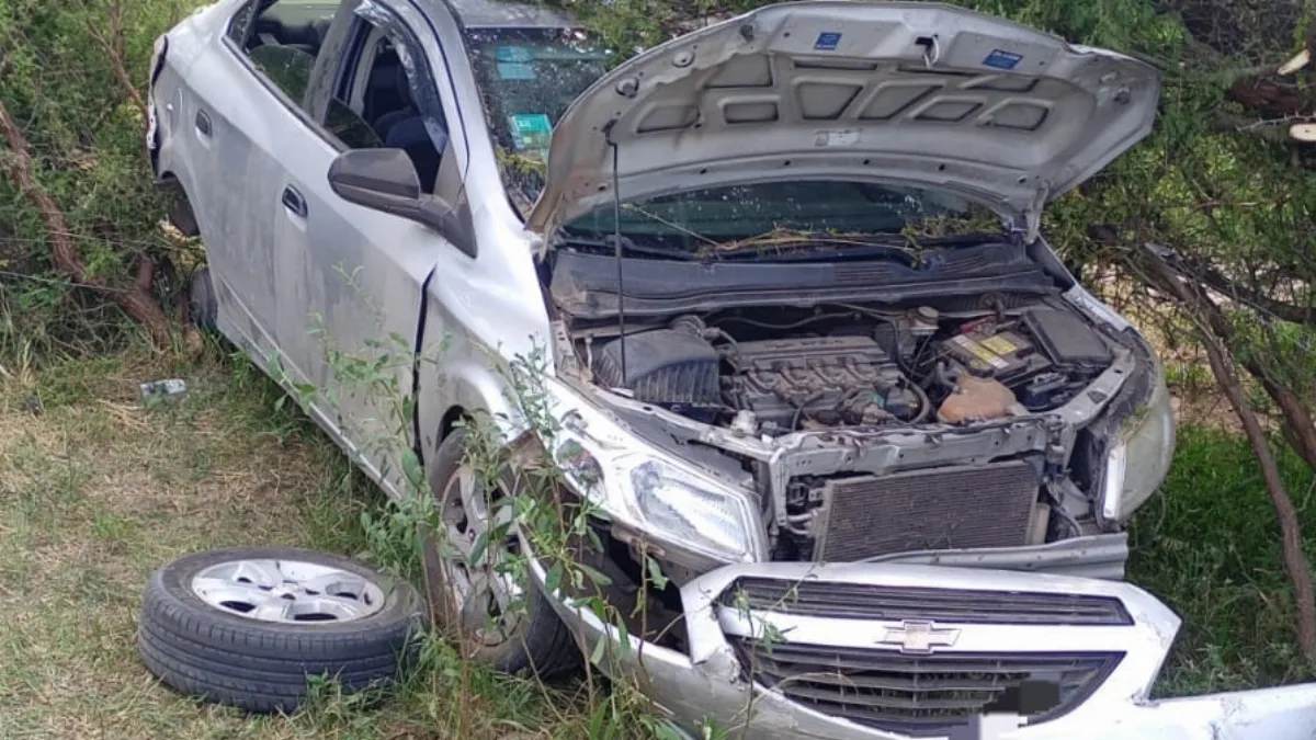 Un automóvil despistó en la ruta 12 al querer adelantarse indebidamente