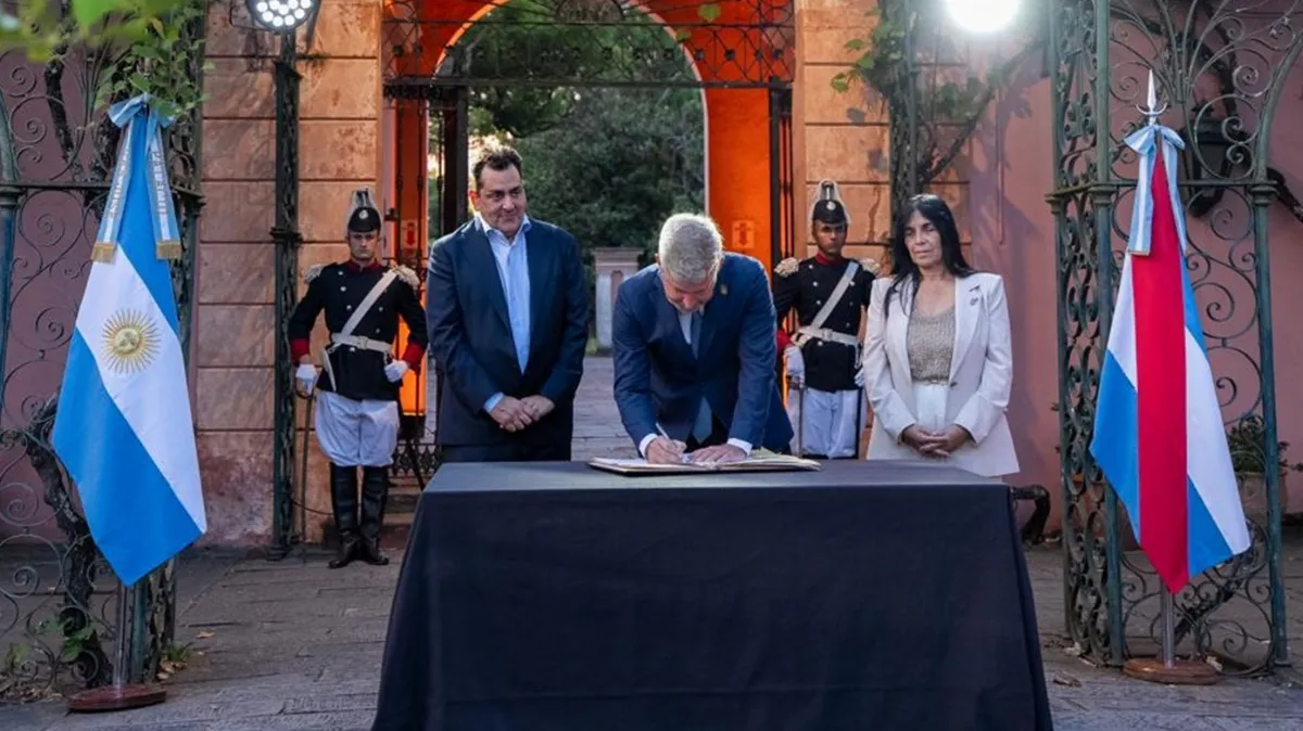 Se firmó un convenio para la puesta en valor del Palacio San José