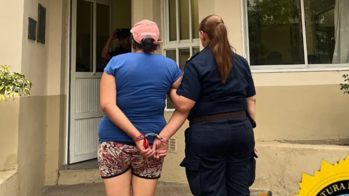Detuvieron a una mujer por agredir a su hija y resistirse a la autoridad