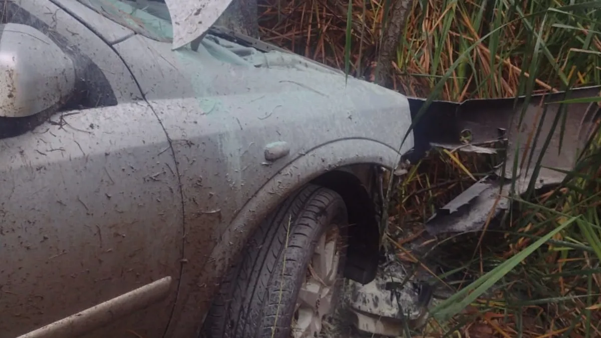 Un automóvil colisionó con una camioneta en la ruta 14