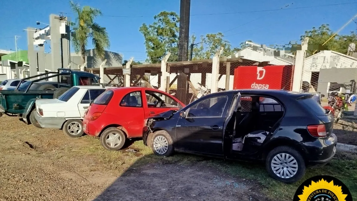 Un auto perdió el control y colisionó a otros dos en el acceso Este