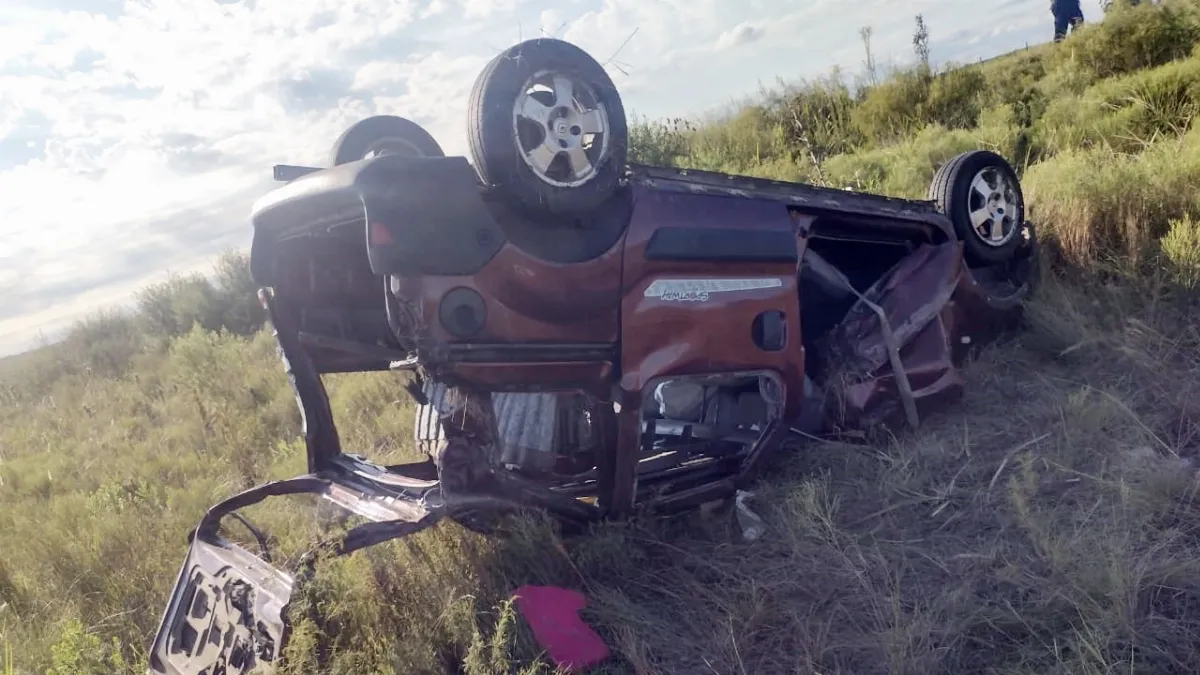 Un utilitario volcó en la ruta 18 Un utilitario volcó en la ruta 18
