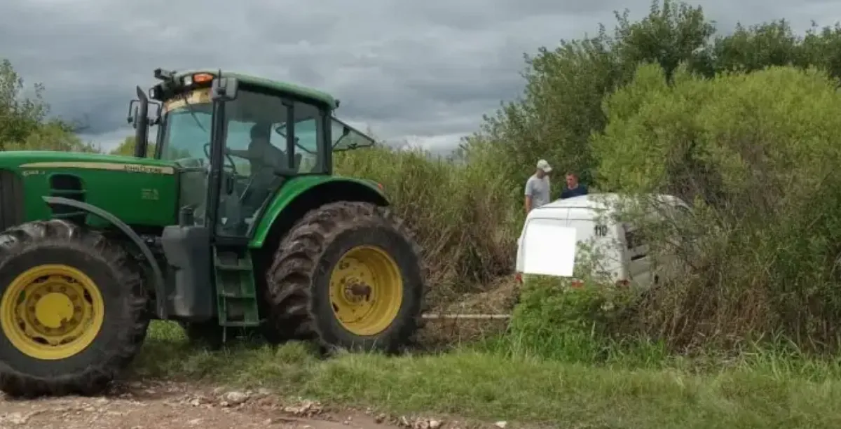Un hombre murió al ser arrastrado con su vehículo por un arroyo desbordado