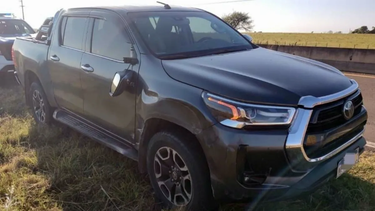 Quiso sobrepasar un camión y terminó impactando un guardarrail