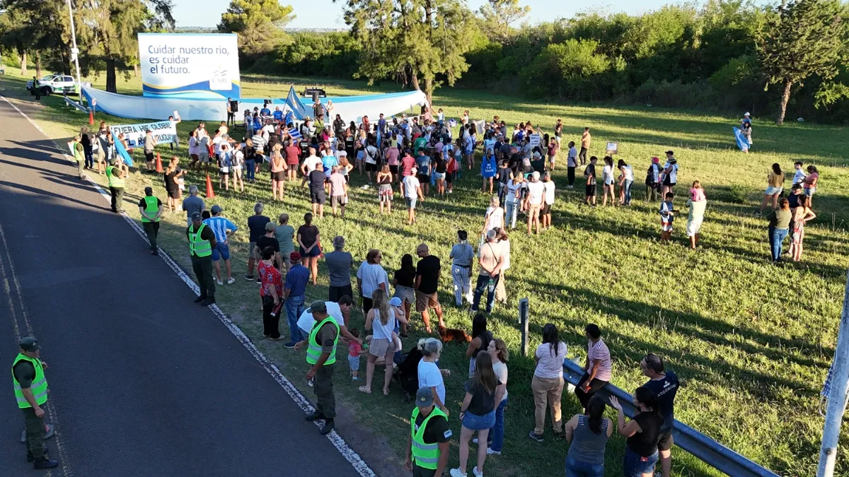 Colón se movilizó contra la instalación de planta de e-combustibles en Uruguay