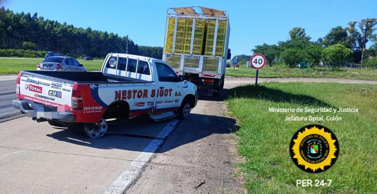 Chocaron un camión y una camioneta en la ruta 14