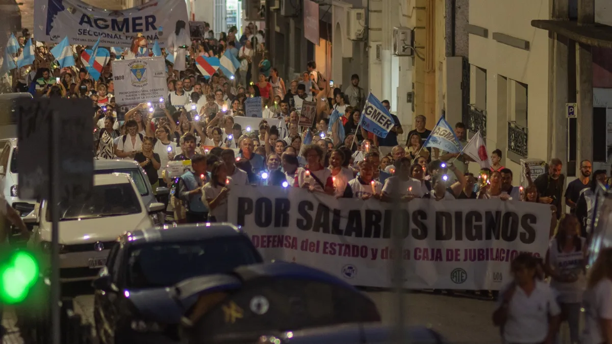 Antivero reclamó paritarias “con una propuesta salarial en serio” durante la marcha docente en Paraná