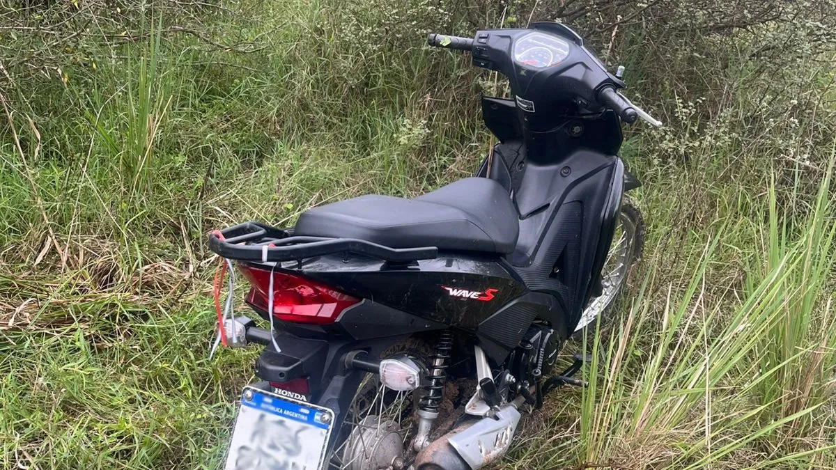Recuperaron una moto robada en Colón tras un rastrillaje en zona de descampados