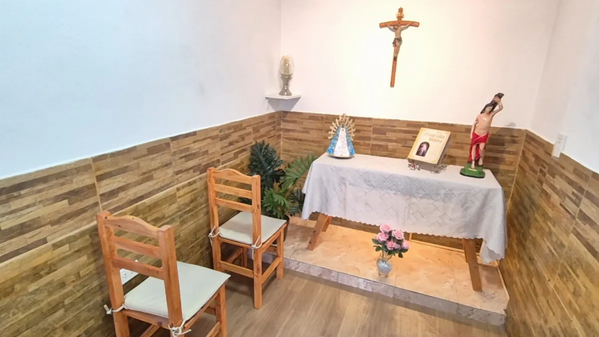 Inauguraron un oratorio en la Jefatura de Policía de San Salvador y le festejaron los 91 años al padre Krenz