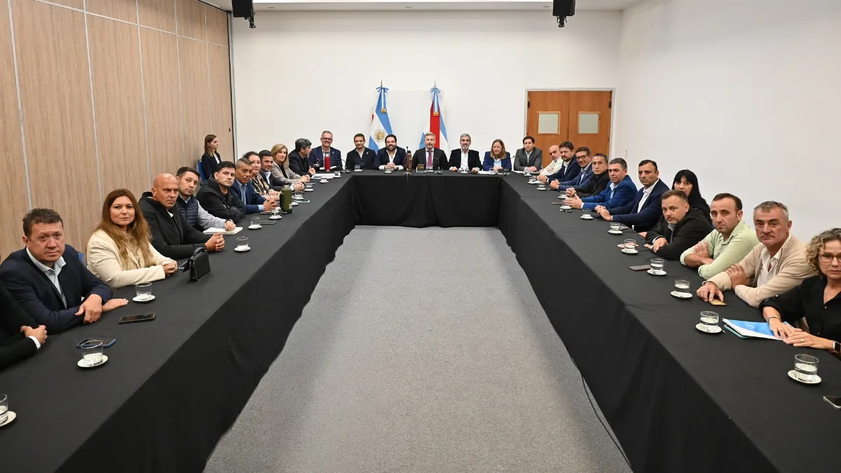 Preocupados por la caída de recursos, Frigerio recibió a intendentes del PJ