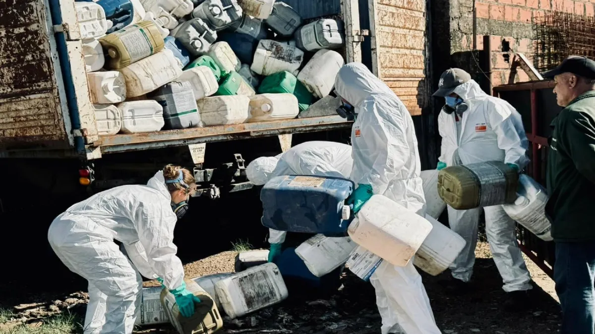 Retiraron más de 2 mil envases de fitosanitarios de un predio ilegal en Rosario del Tala
