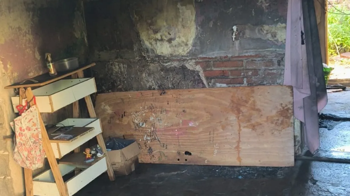 Quiso cambiarle la vela a un santo y prendió fuego la habitación