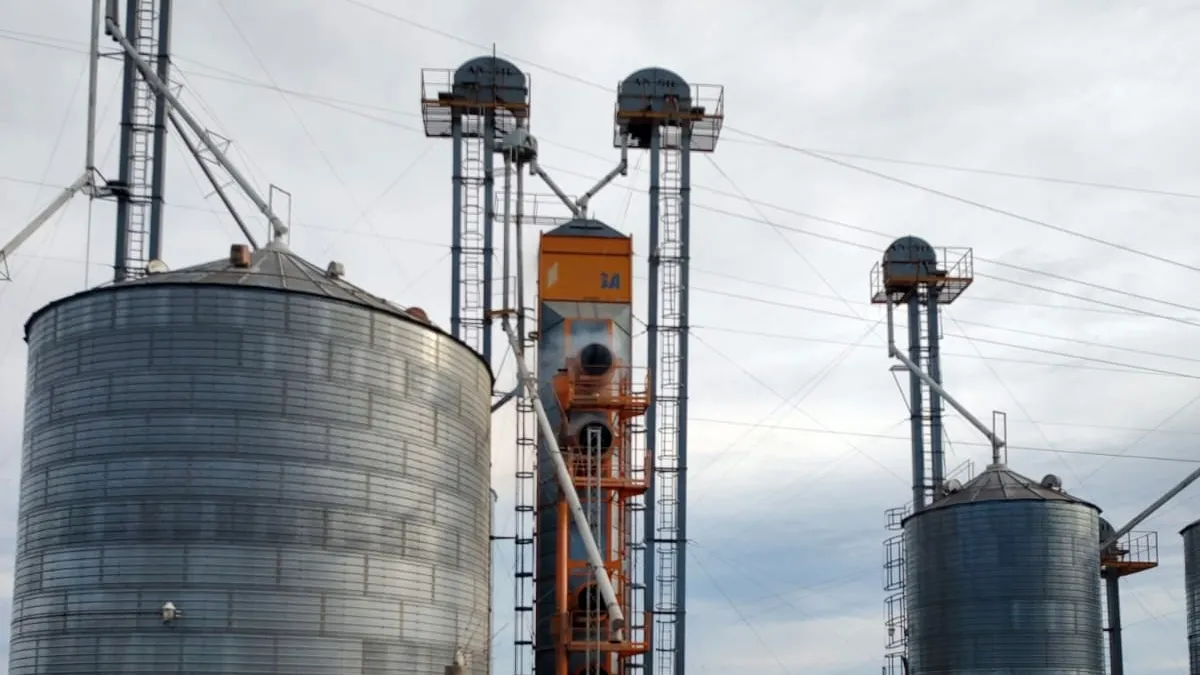 Principio de incendio en una secadora de granos en General Campos