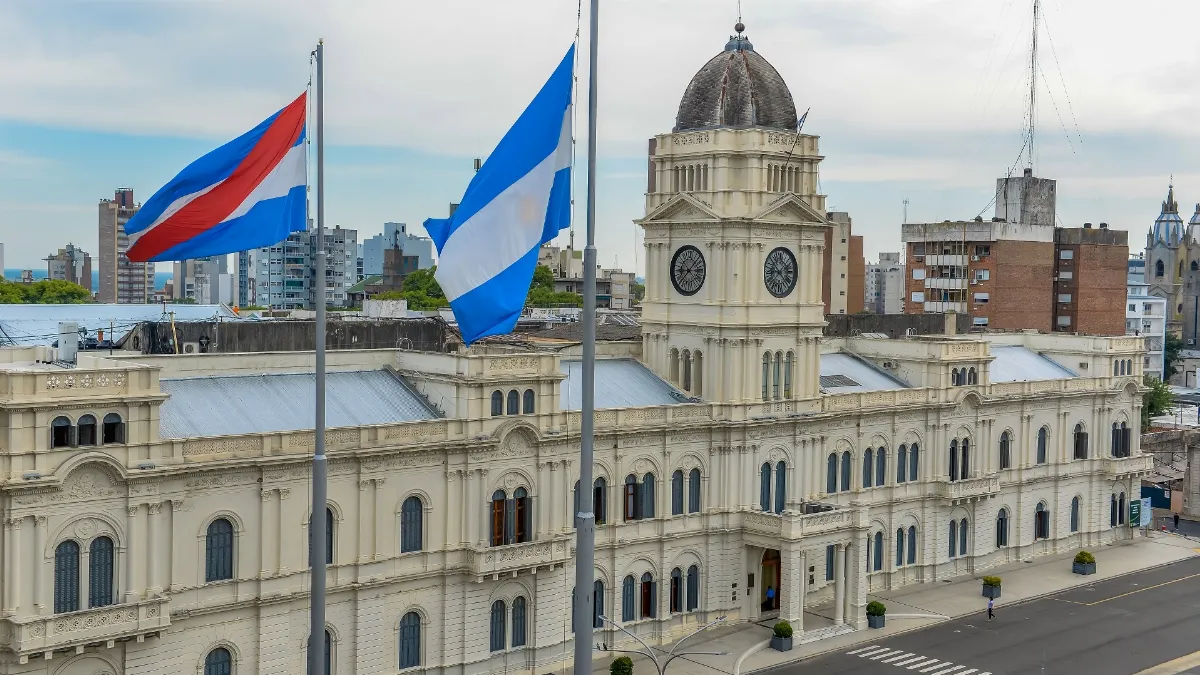 Convocan a gremios a discutir salarios en mayo en el marco de la paritaria provincial