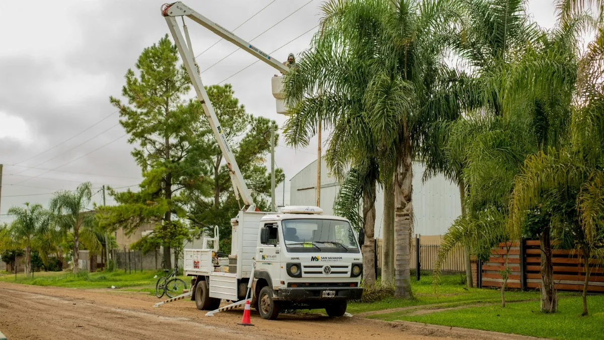 Comenzaron a instalar 88 nuevas luces LED en San Salvador