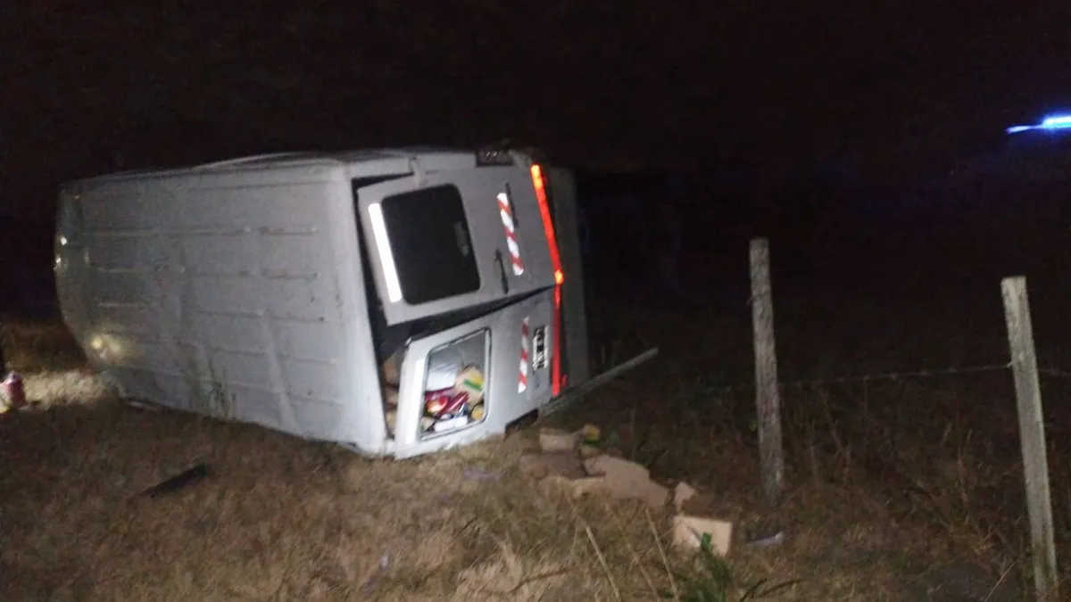 Volcó una camioneta utilitaria sobre la ruta 18 y el conductor fue hospitalizado