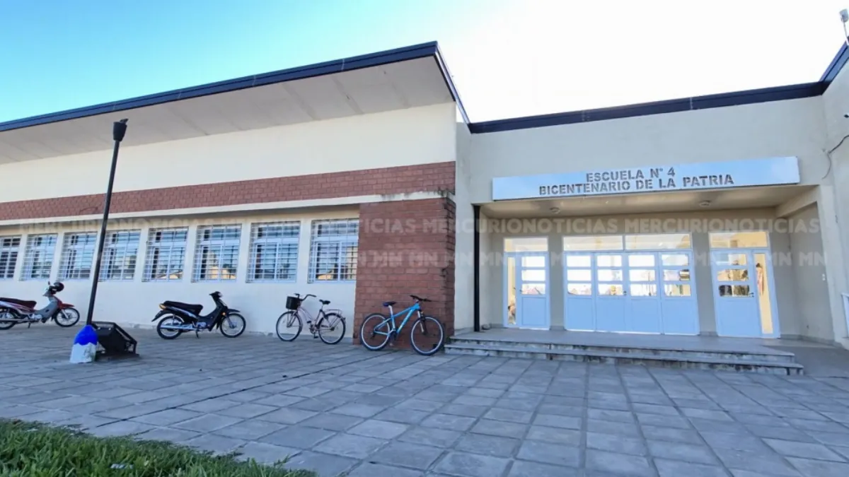 La Escuela 4 lanzó una campaña solidaria para recolectar ropa de abrigo y calzado