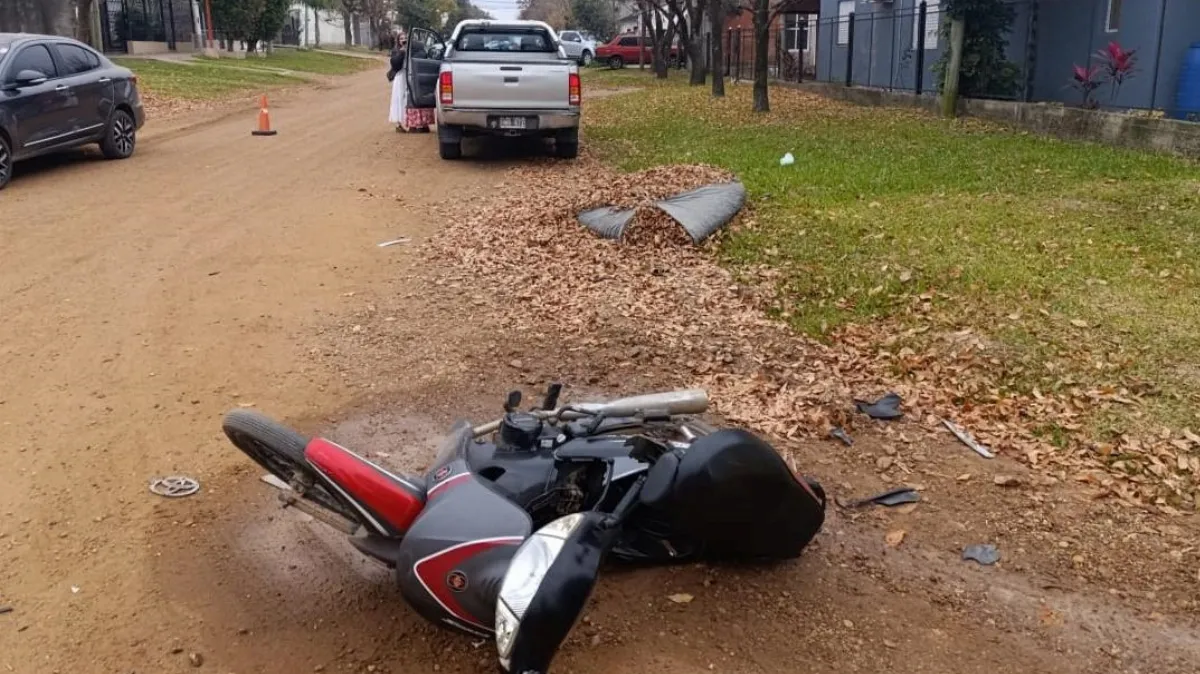 Choque en Chajarí dejó a una motociclista con lesiones importantes en una pierna