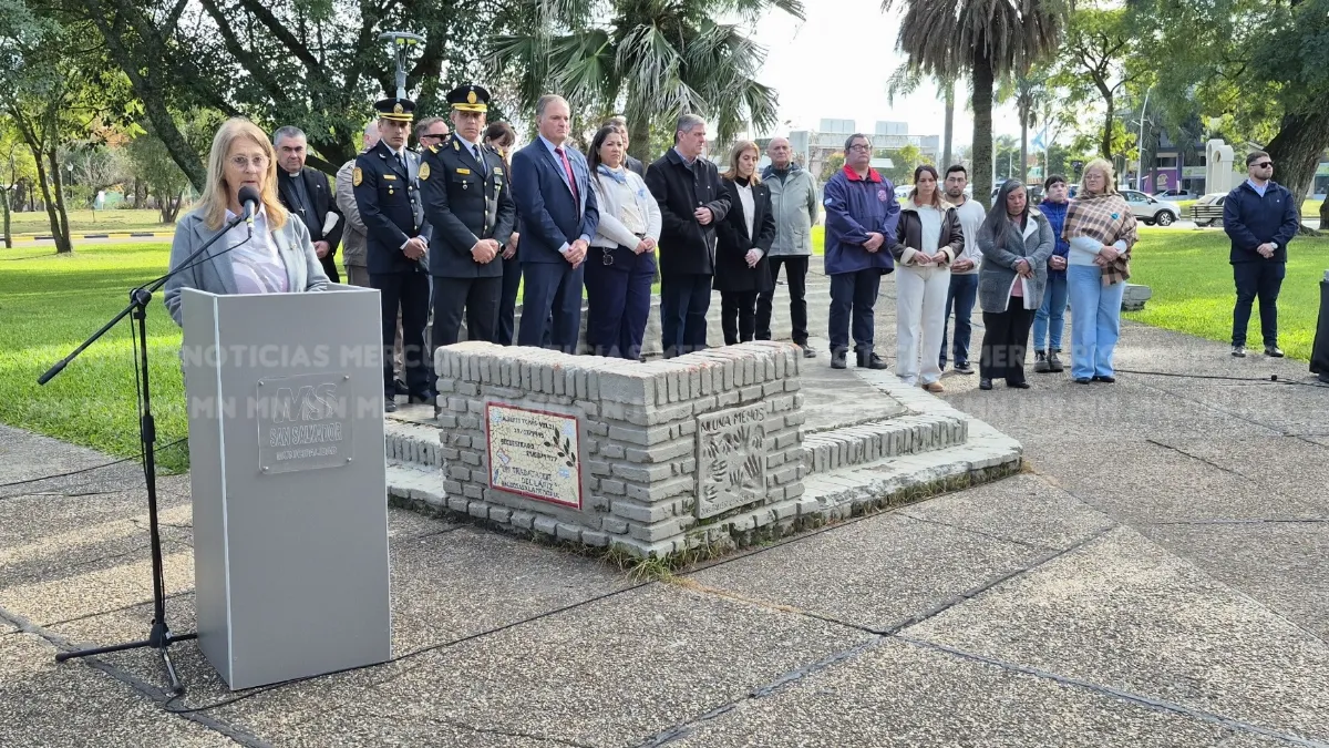 "La independencia también se defiende en el presente", afirmó la viceintendente en el acto por el 25 de mayo