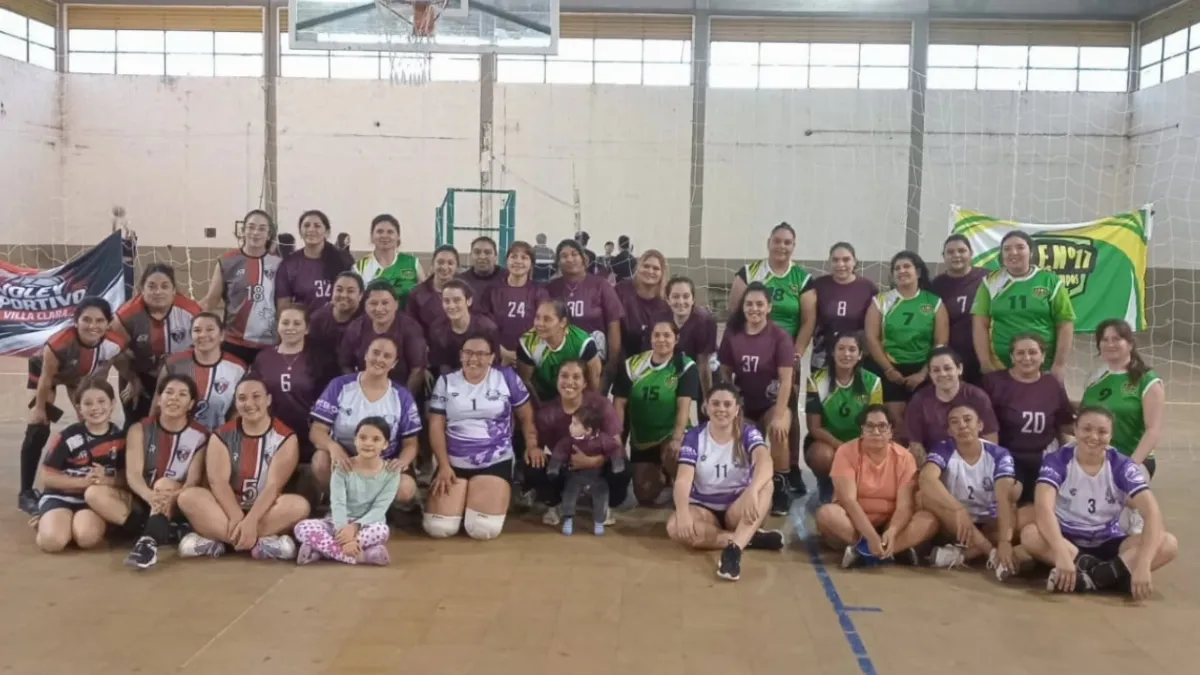 Encuentro de Mami Vóley en el Polideportivo Municipal