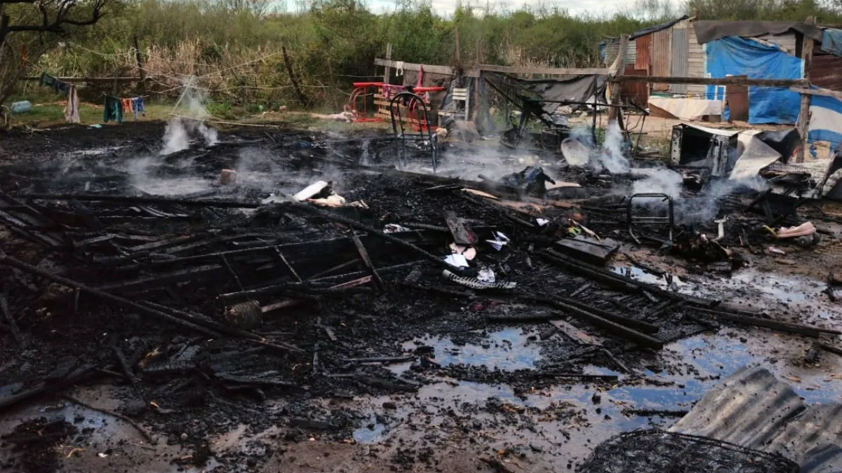 Un incendio destruyó gran parte de una vivienda y apuntan a una conexión eléctrica clandestina
