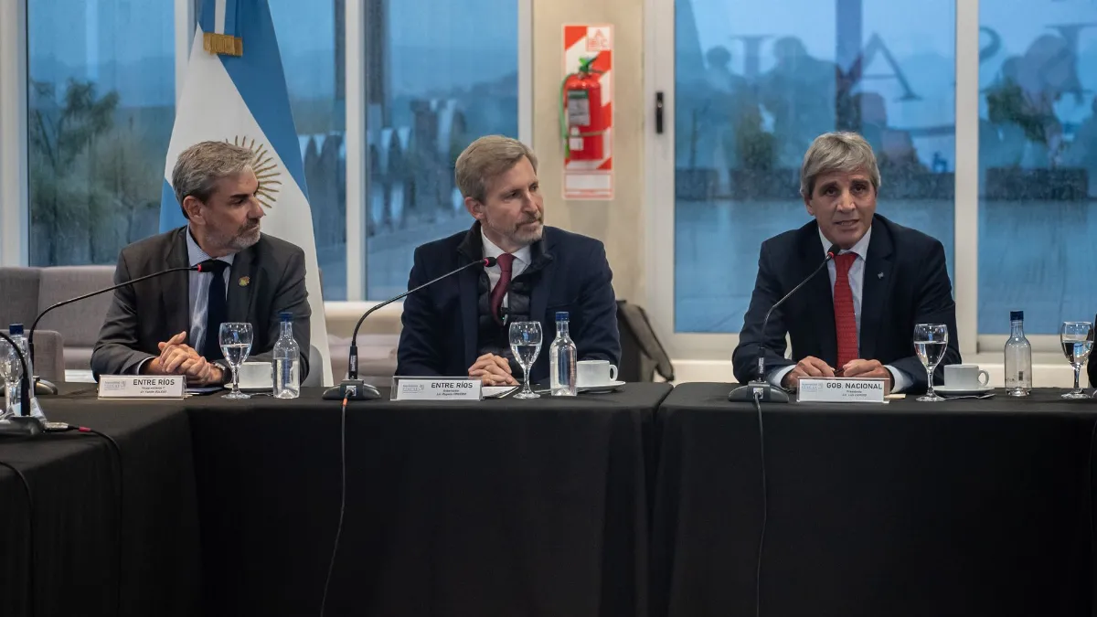 Caputo visitó Entre Ríos y se reunió con autoridades y empresarios