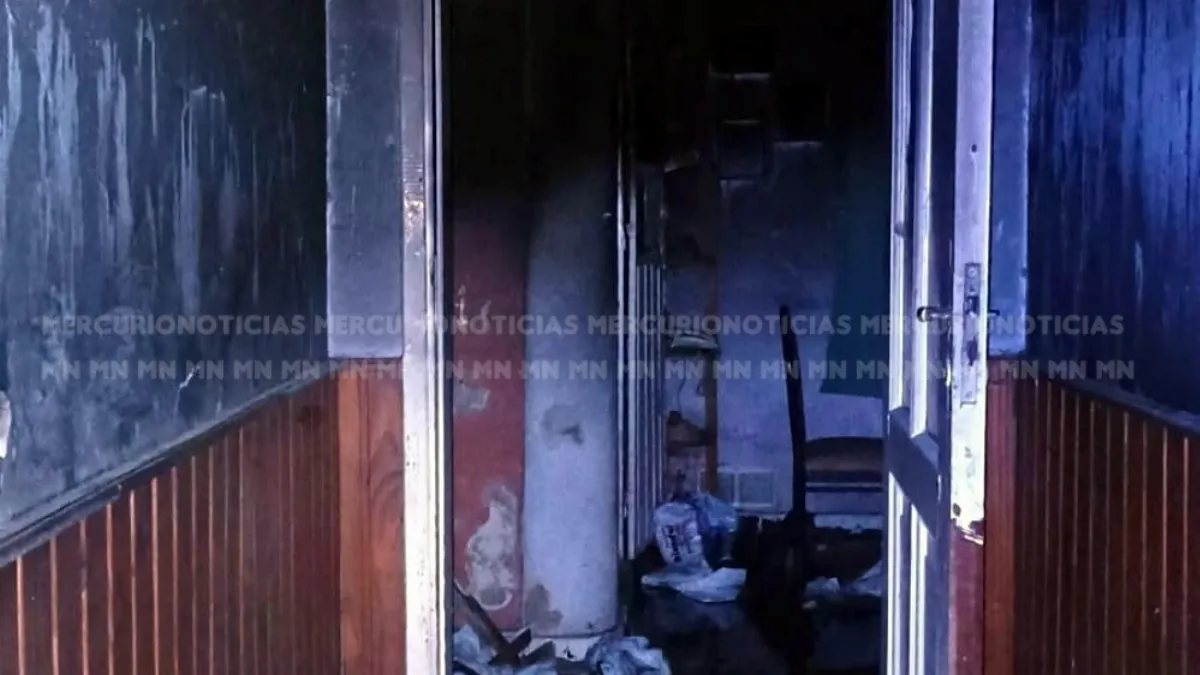 Un hombre fue hospitalizado tras quedar atrapado en una vivienda incendiada